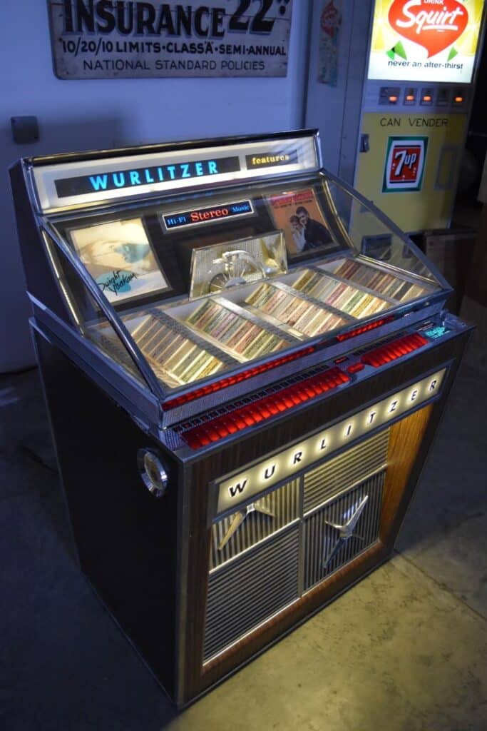 15 1965 Wurlitzer 2900 Jukebox
